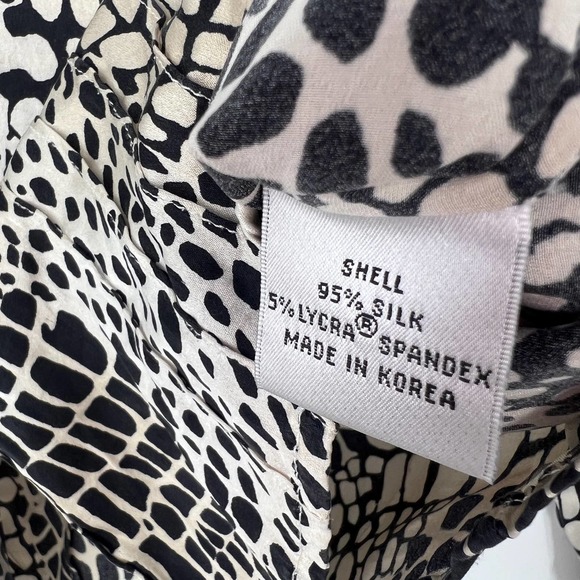 Talbots SILK Womens Size 4 Petite Stretch Button Animal Print Blouse Shirt Top - Picture 7 of 8